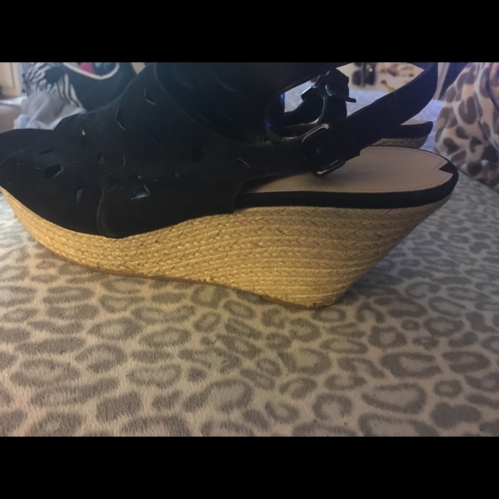 Black wedge shoe